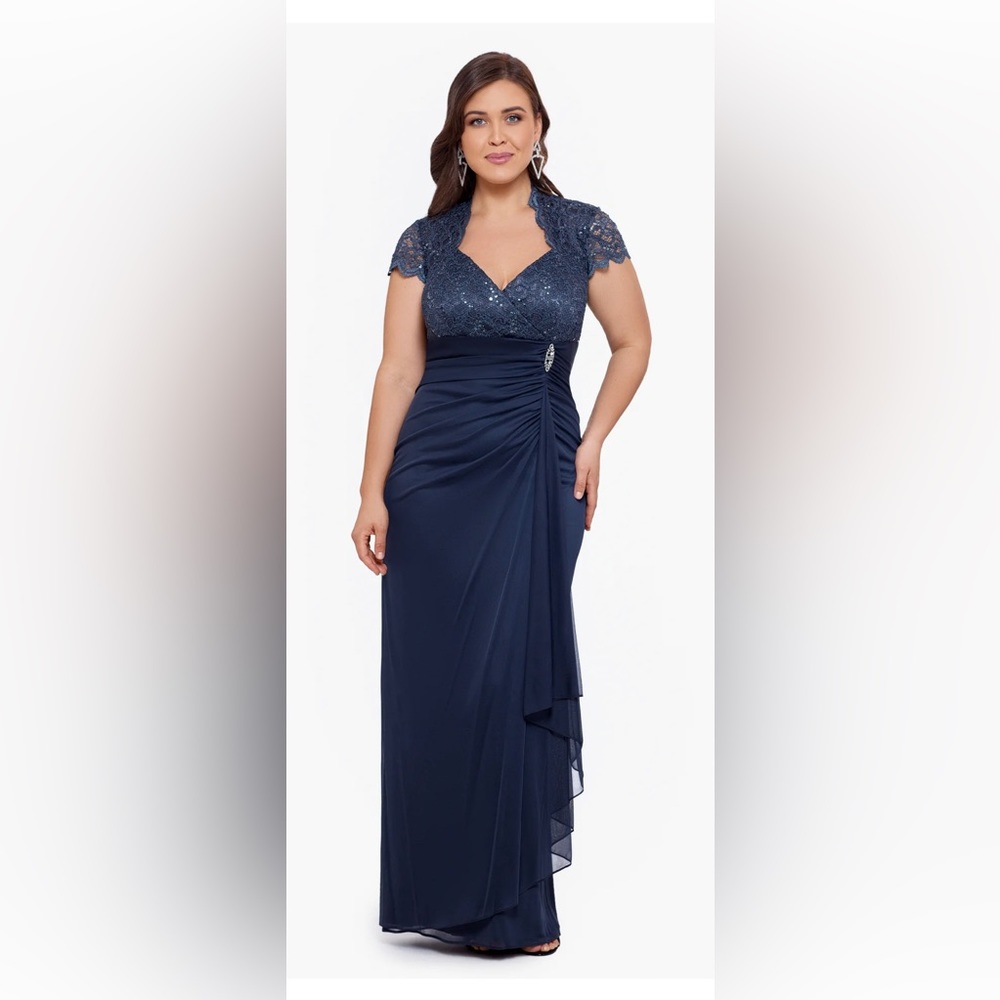 Beautiful dress with exquisite detail.   Full length.